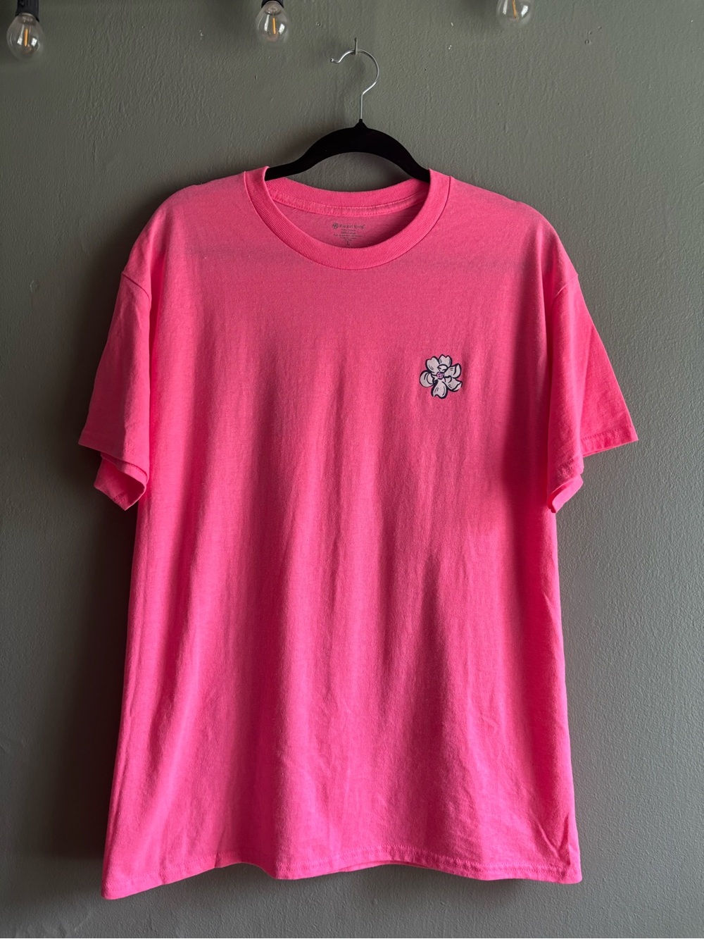 Itsa Girl Thing Salty Hair Sandy Toes Summer Vibes Graphic Tee Pink Size: L